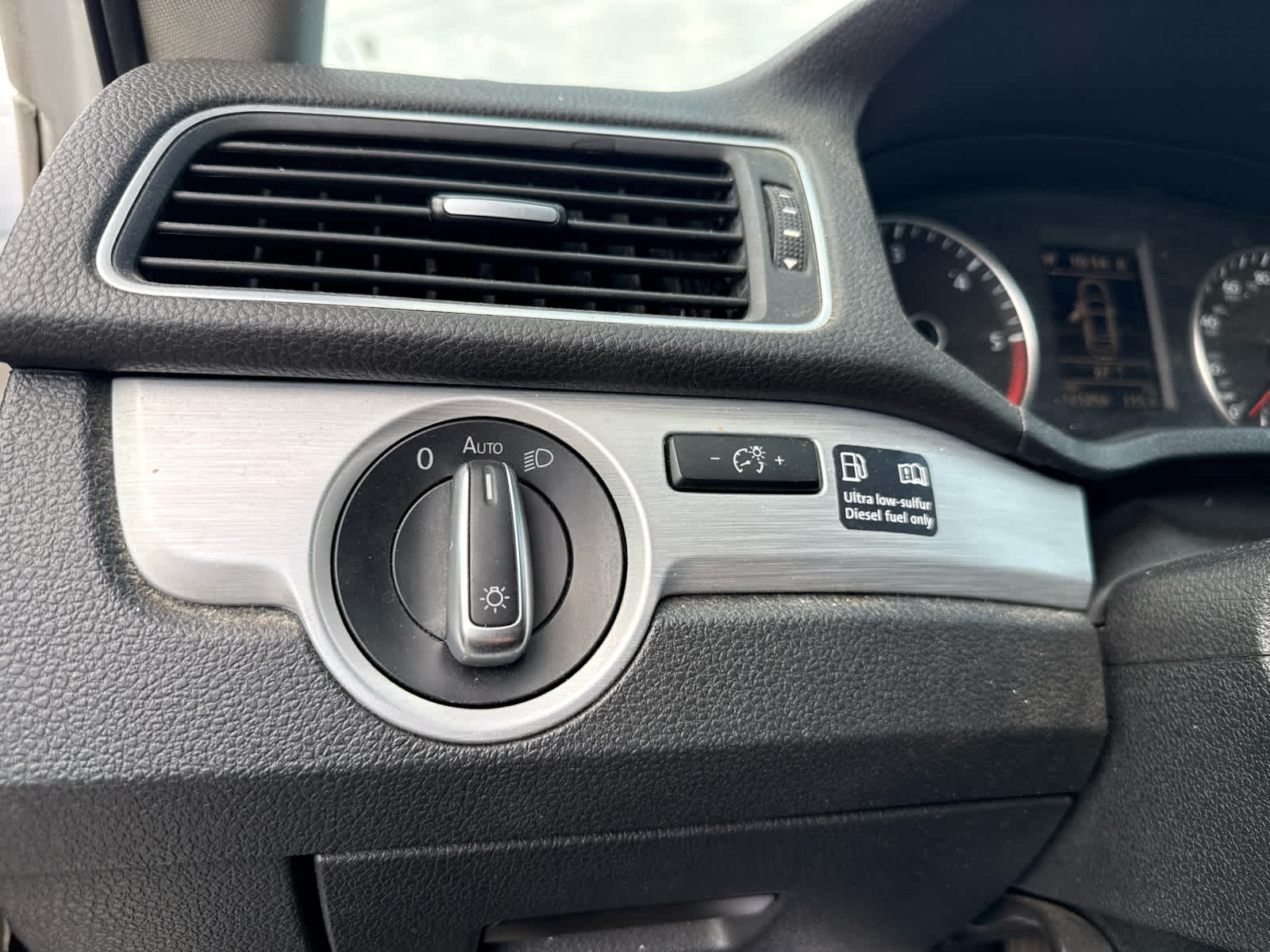 2012 Volkswagen Passat TDI SE w/Sunroof