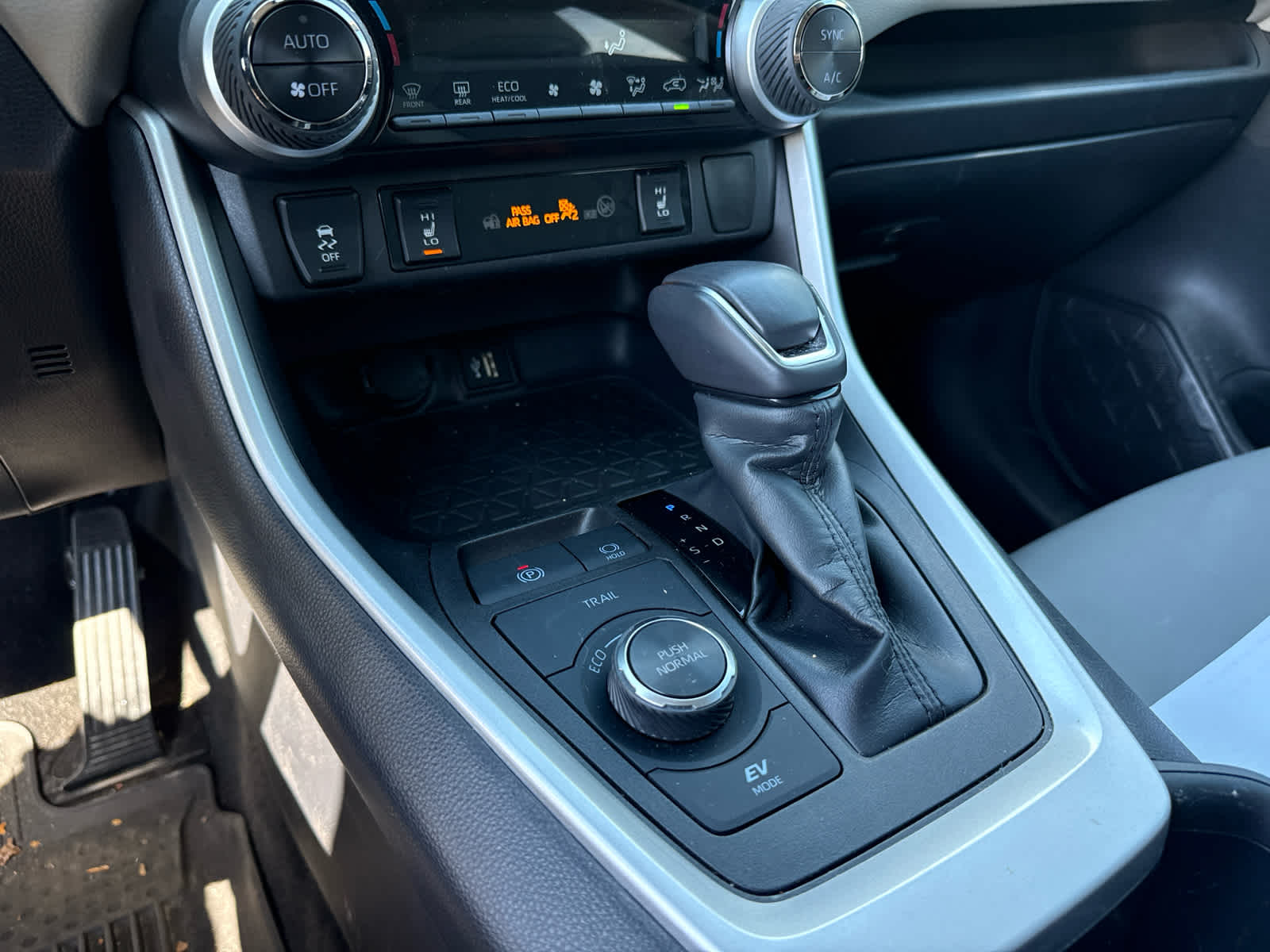 2025 Toyota RAV4 Hybrid XLE Premium