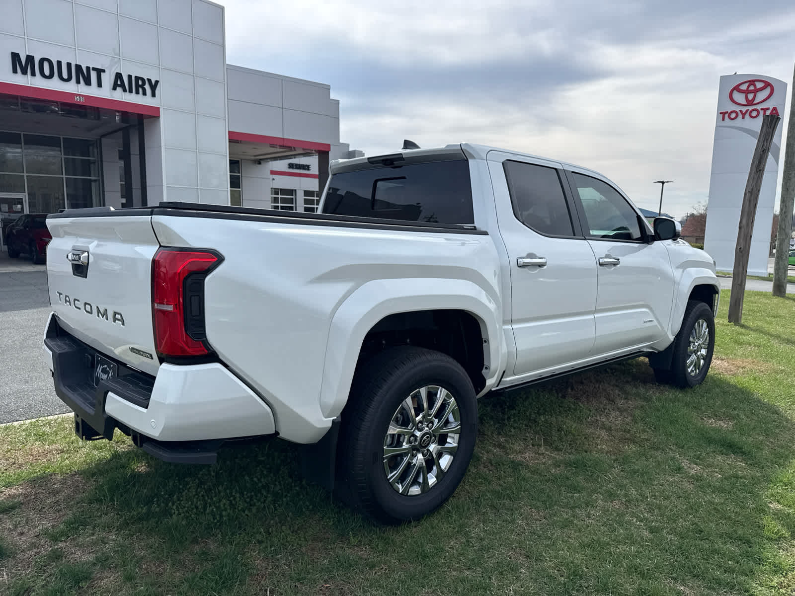 2024 Toyota Tacoma Limited Hybrid