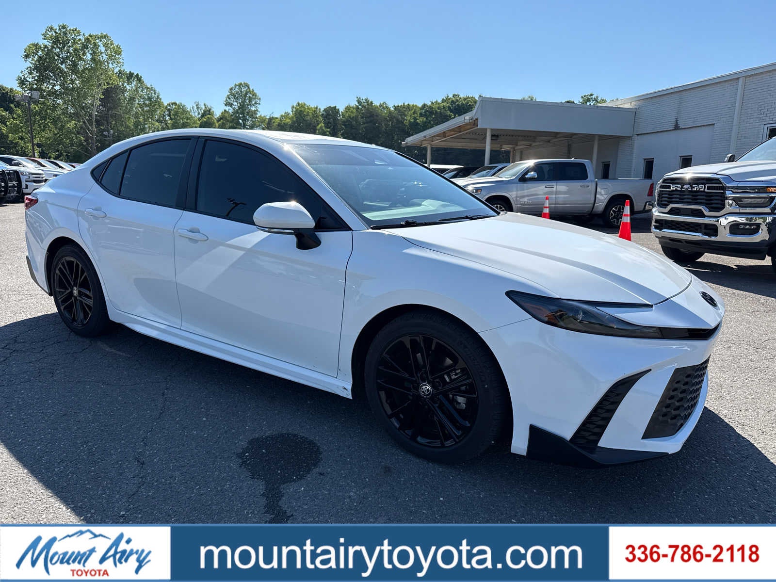 2025 Toyota Camry SE