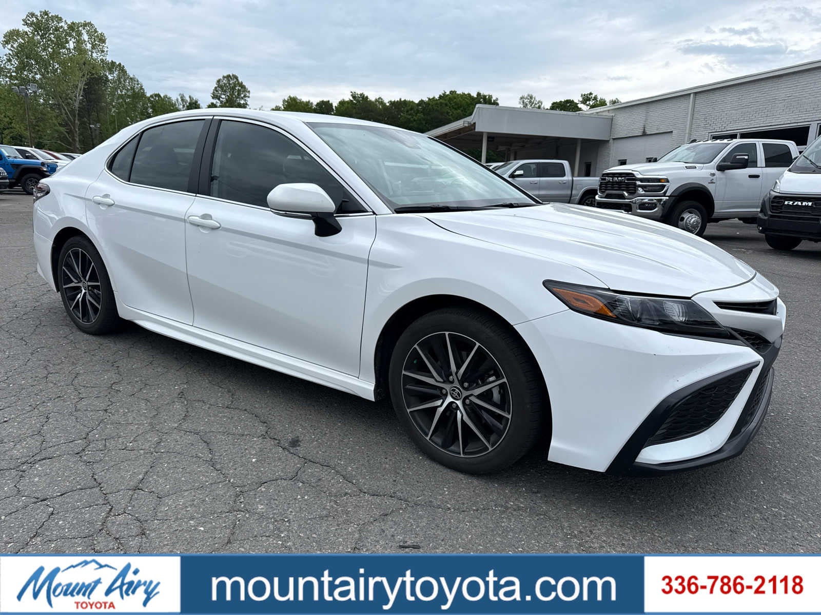2024 Toyota Camry SE
