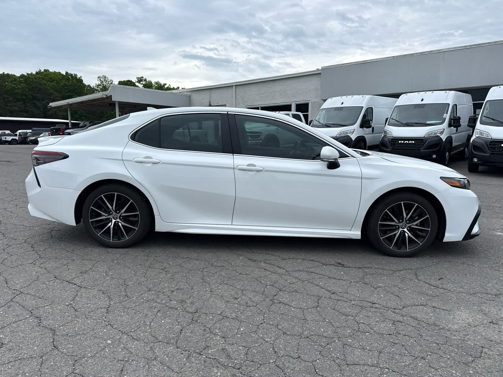 2024 Toyota Camry SE