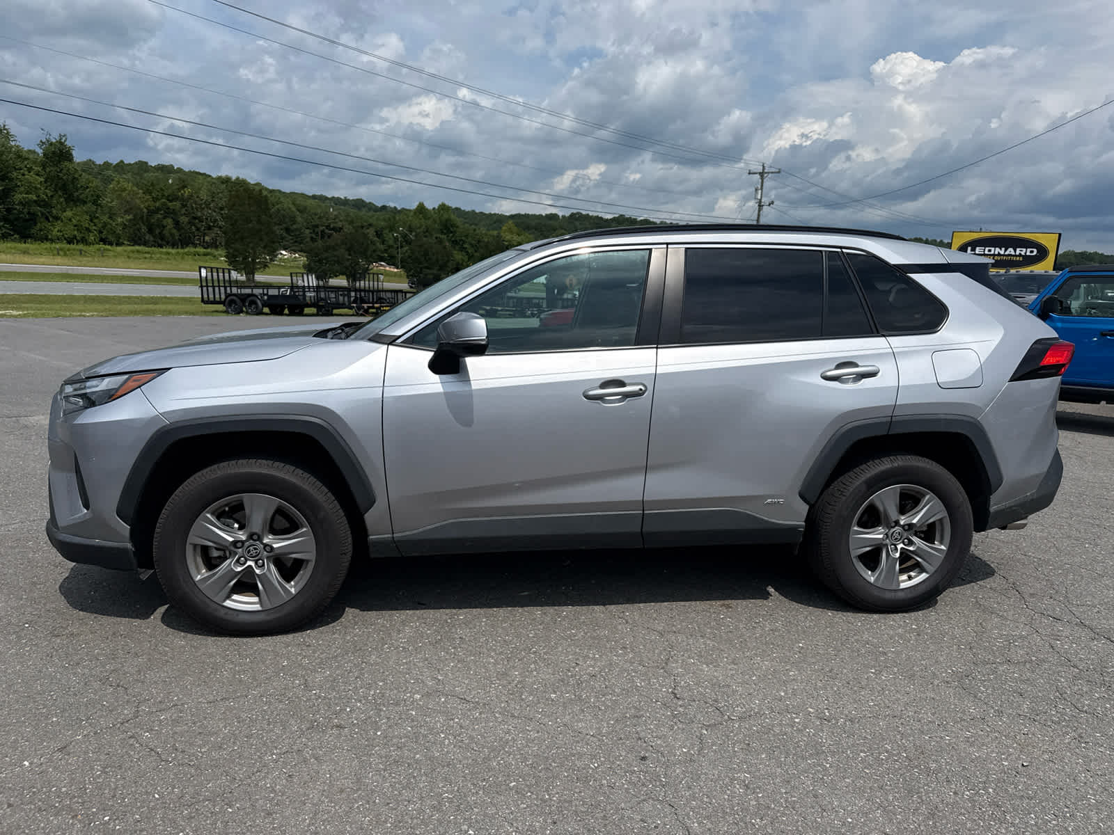 2022 Toyota RAV4 Hybrid XLE