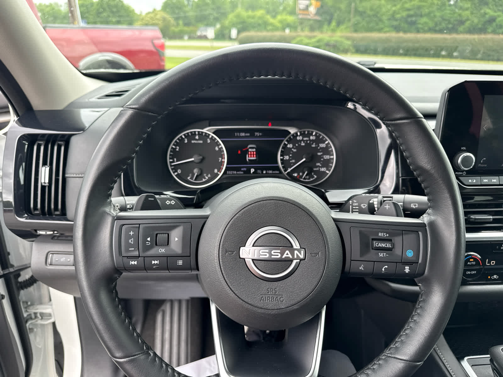 2025 Nissan Pathfinder SV