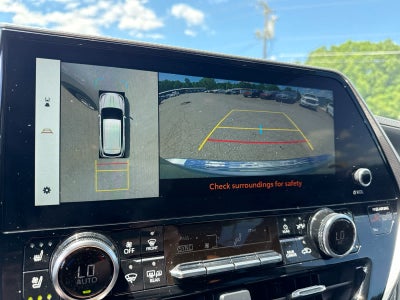 2023 Toyota Highlander Hybrid Platinum