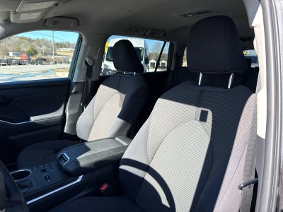 2024 Toyota Highlander LE