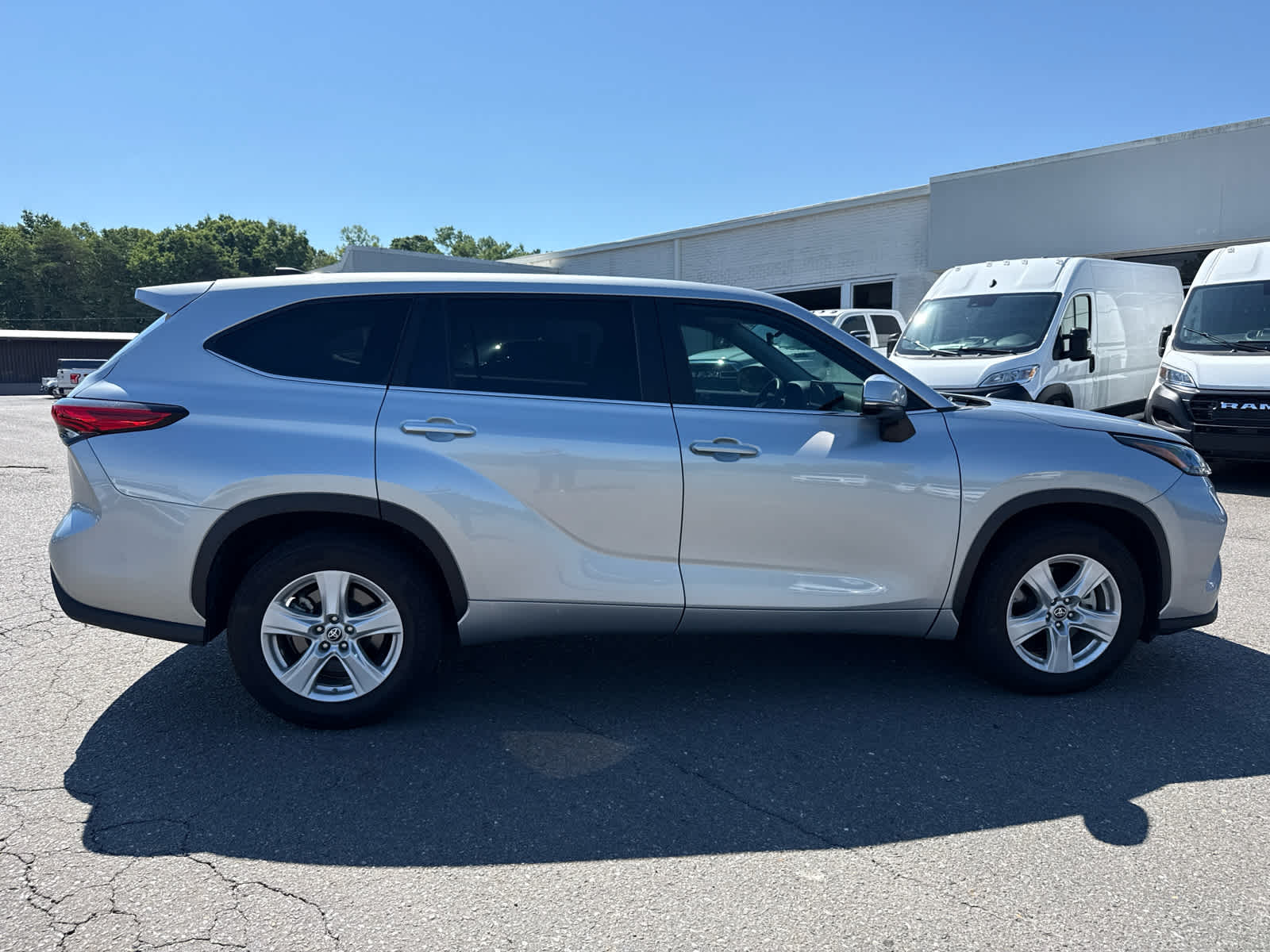 2023 Toyota Highlander L