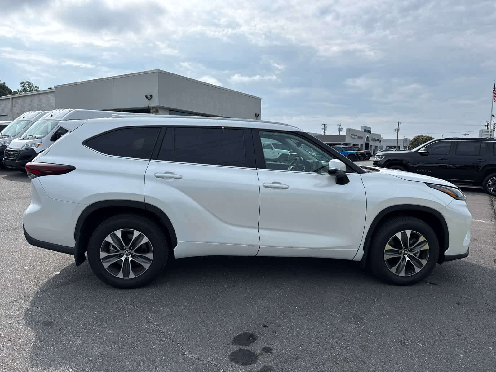 2025 Toyota Highlander XLE
