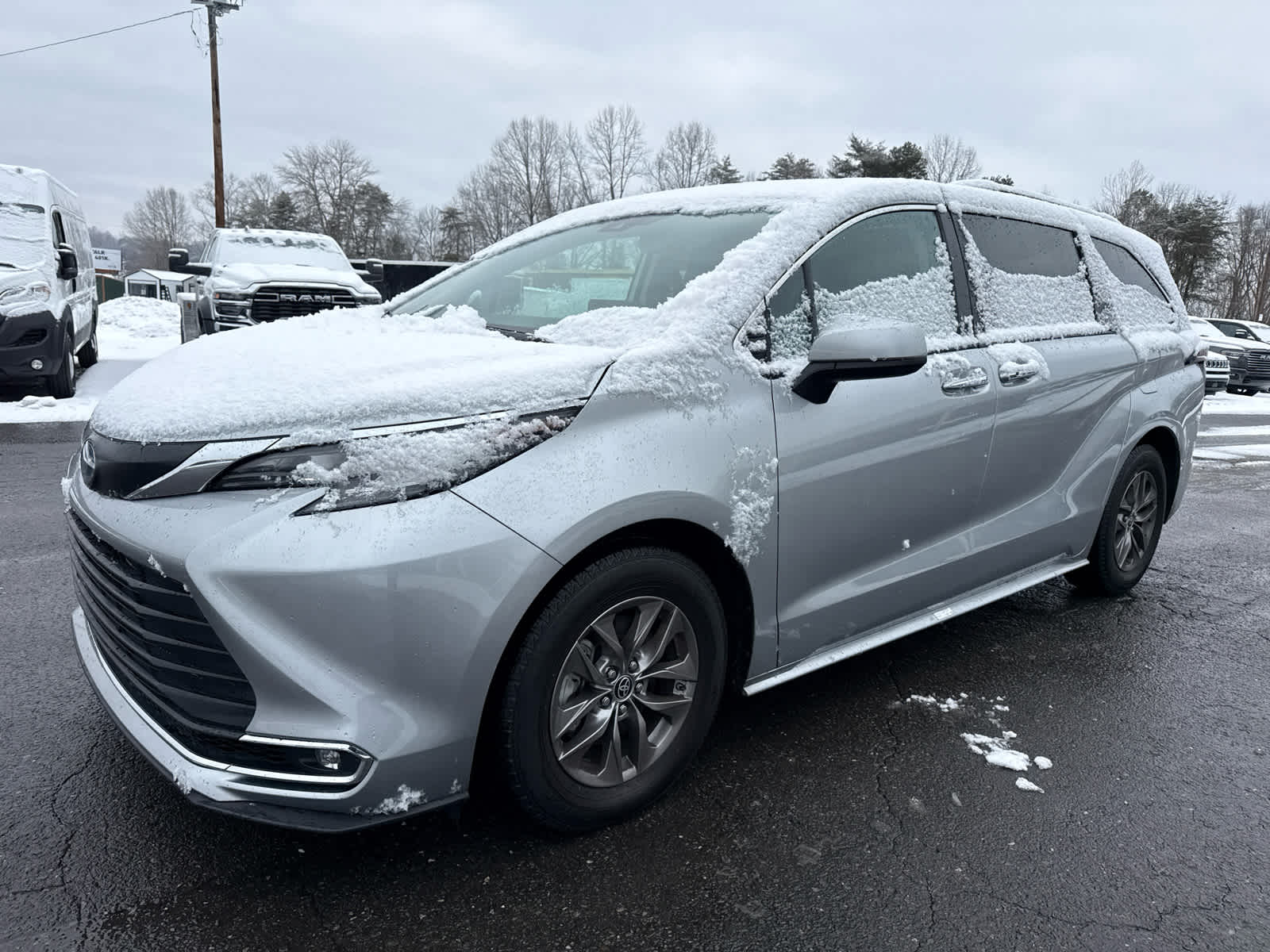 2023 Toyota Sienna XLE