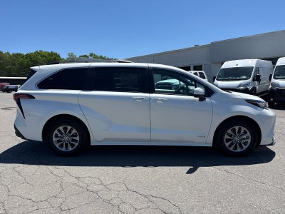 2021 Toyota Sienna XLE