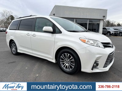 2018 Toyota Sienna XLE Auto Access Seat
