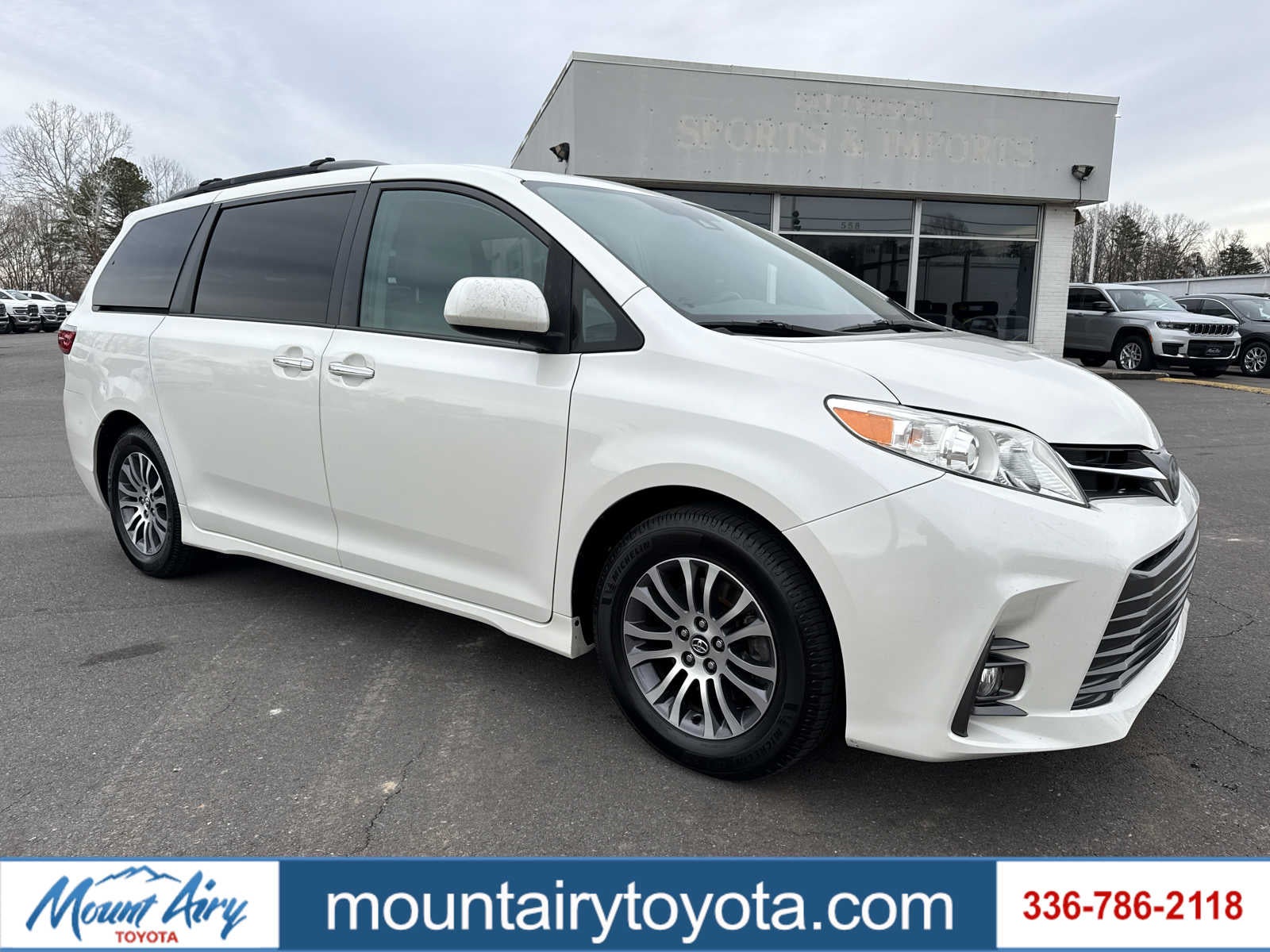 2018 Toyota Sienna XLE Auto Access Seat
