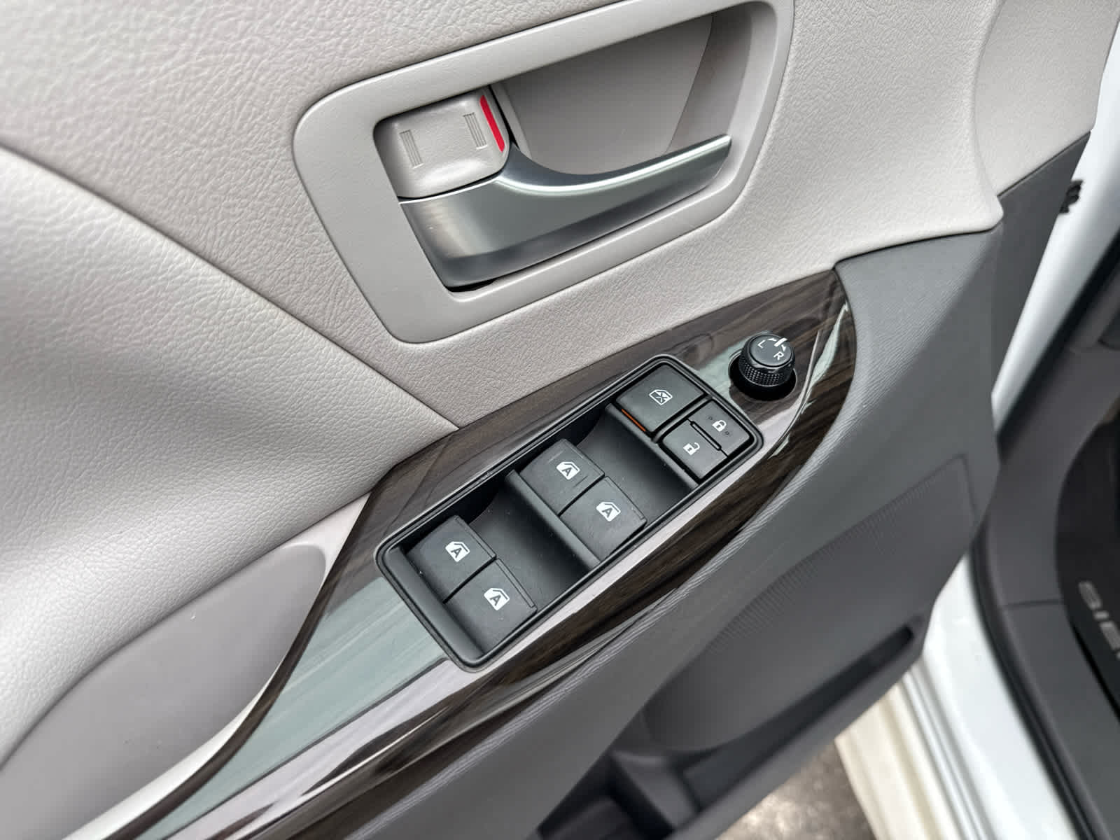 2018 Toyota Sienna XLE Auto Access Seat