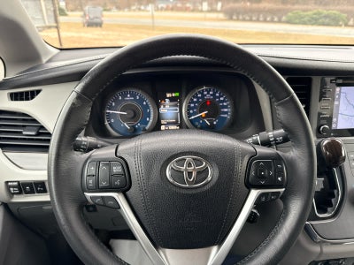 2018 Toyota Sienna XLE Auto Access Seat