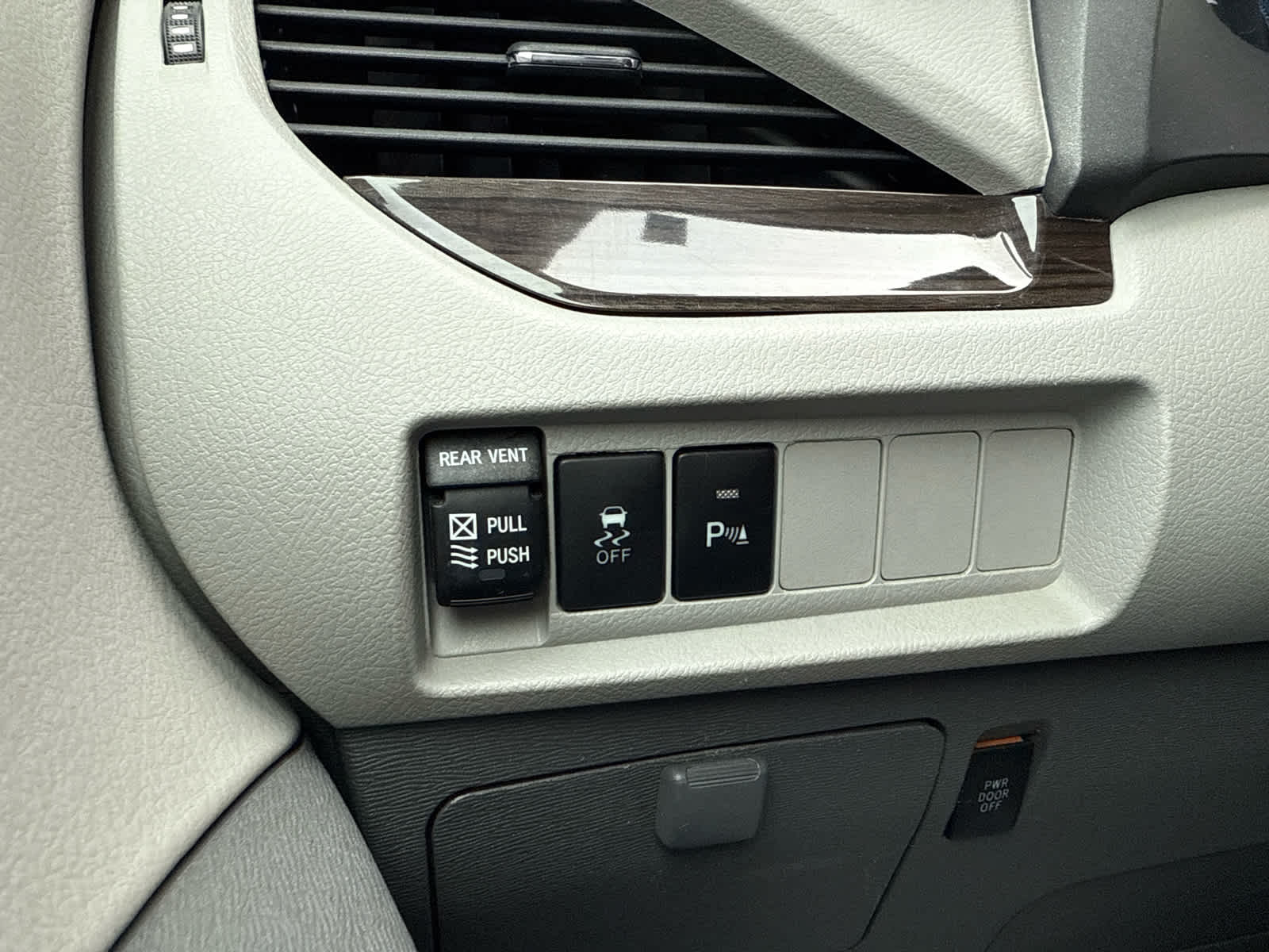 2018 Toyota Sienna XLE Auto Access Seat