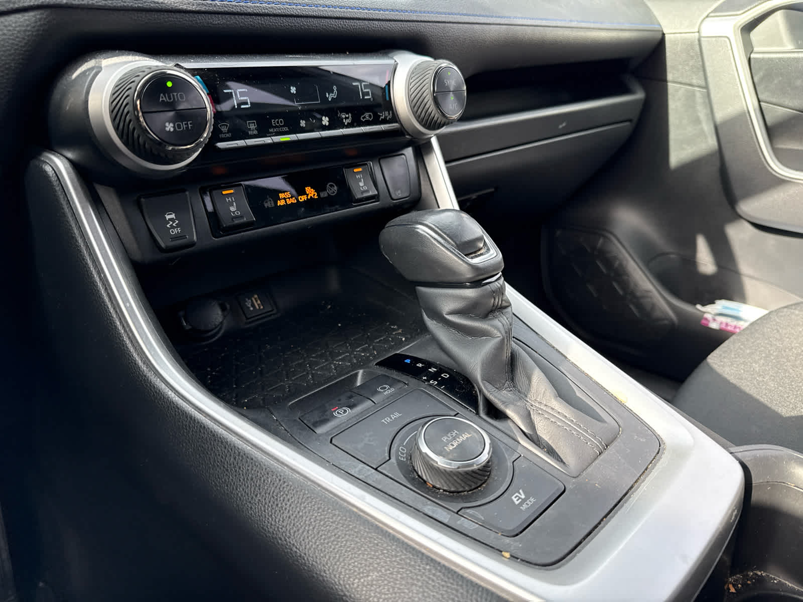 2023 Toyota RAV4 Hybrid SE