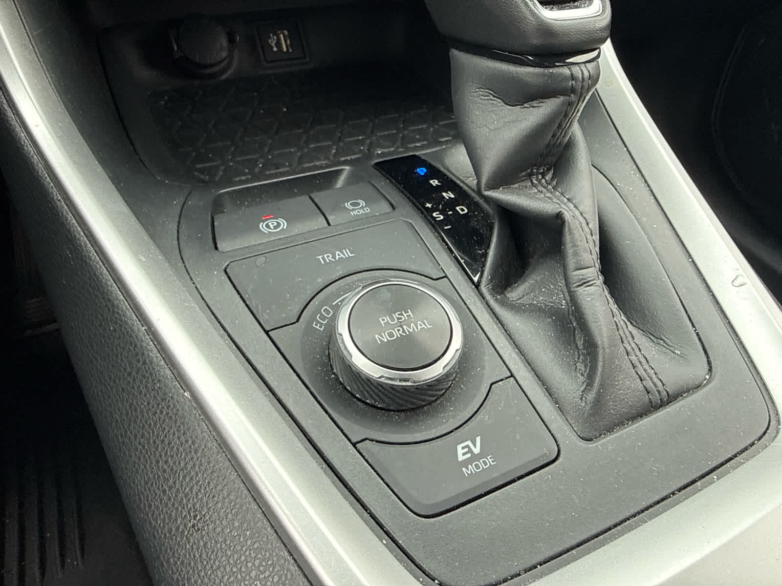 2025 Toyota RAV4 Hybrid XLE Premium