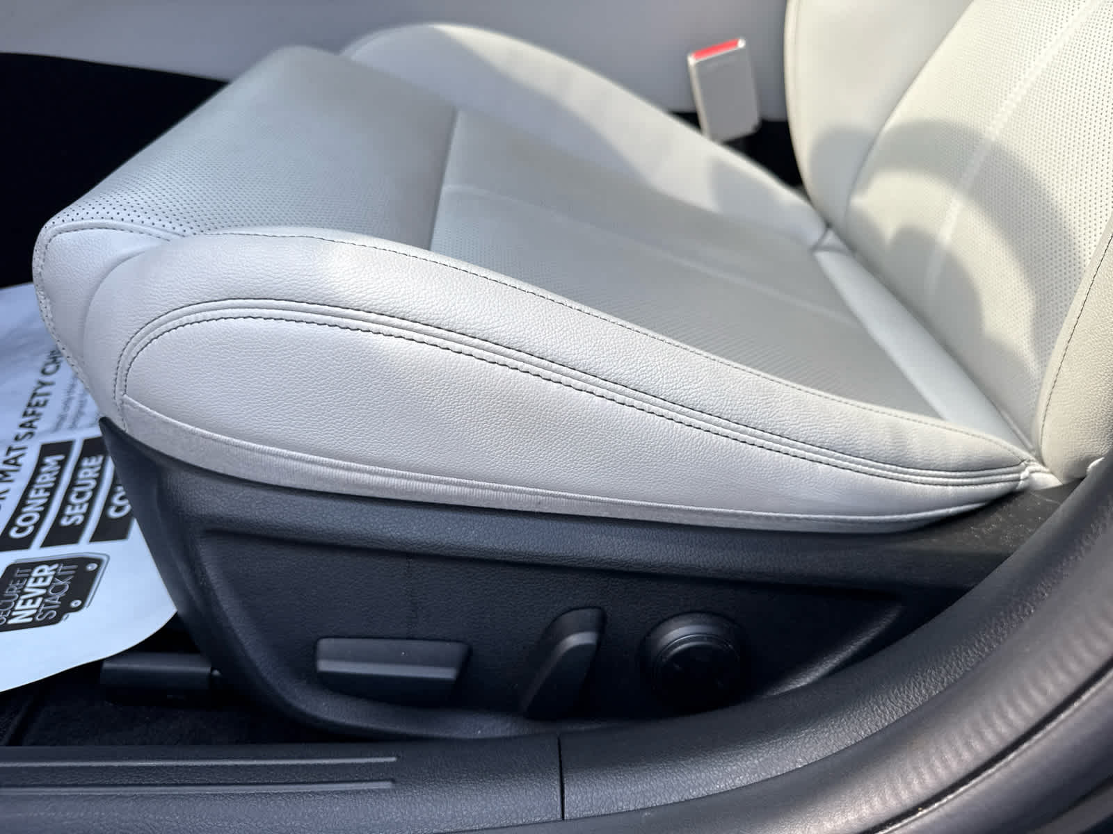 2024 Genesis G70 2.5T