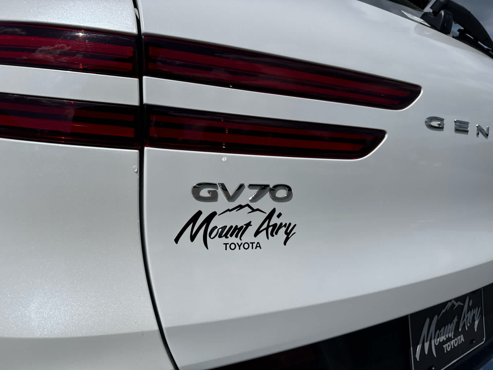 2025 Genesis GV70 2.5T