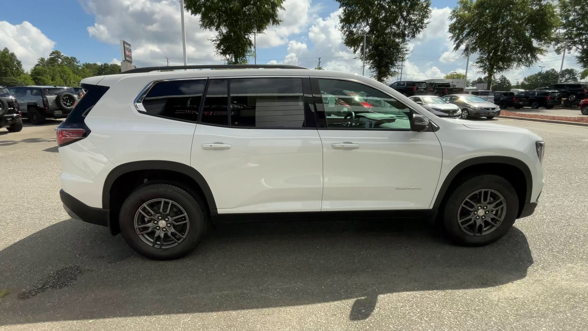 2025 GMC Acadia Elevation