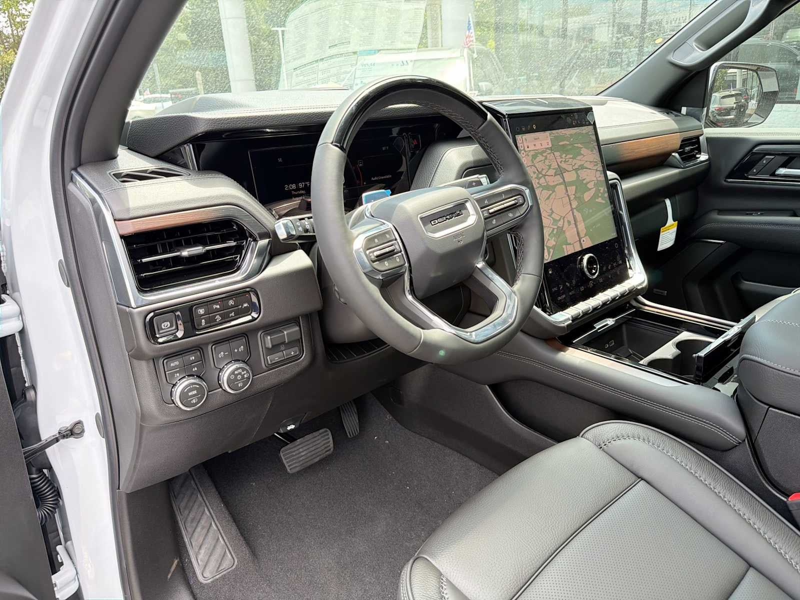2026 GMC Yukon Denali - Photo 10