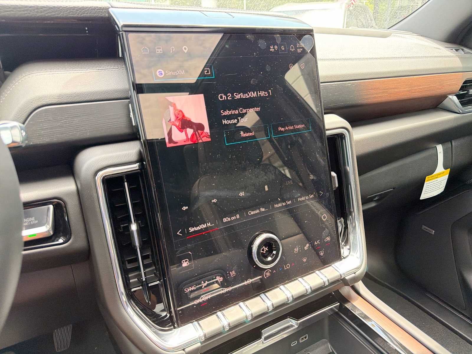 2026 GMC Yukon Denali - Photo 13