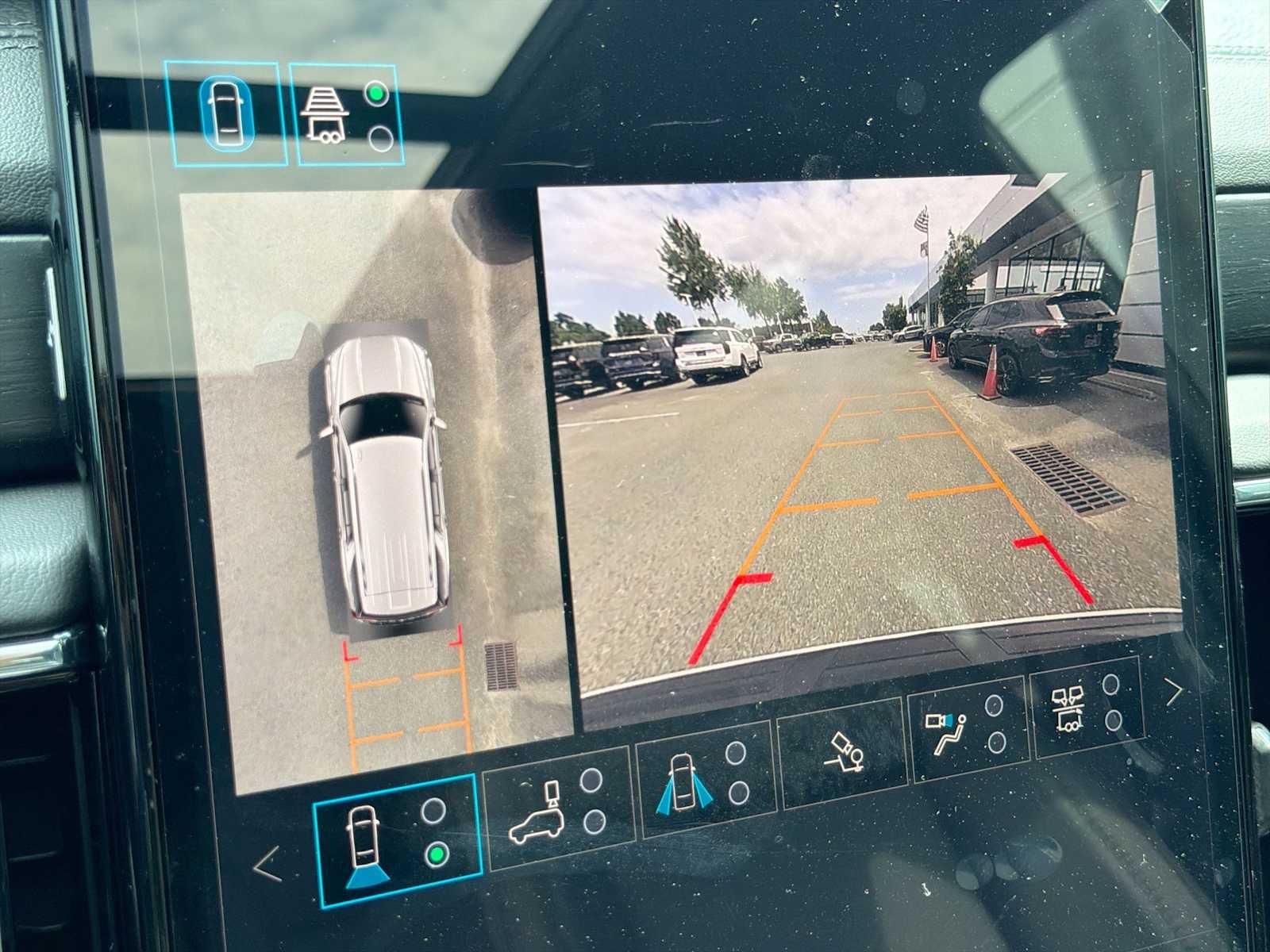 2026 GMC Yukon Denali - Photo 15