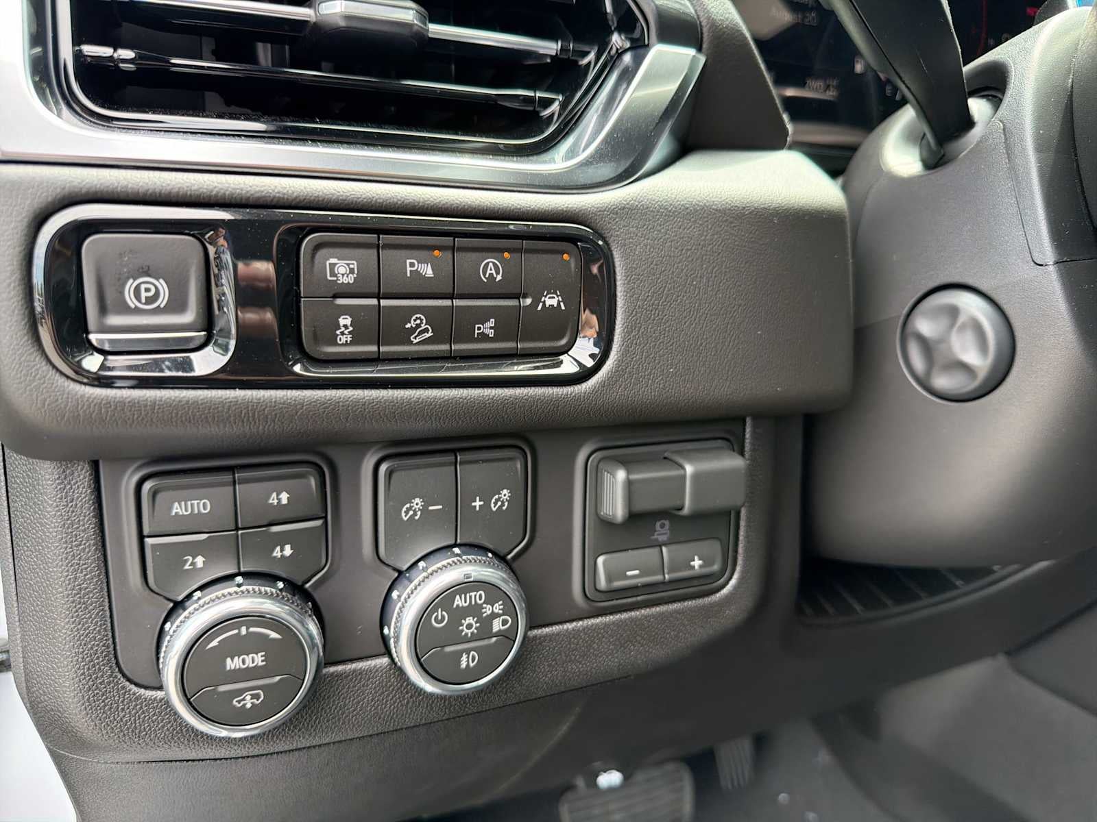 2026 GMC Yukon Denali - Photo 18