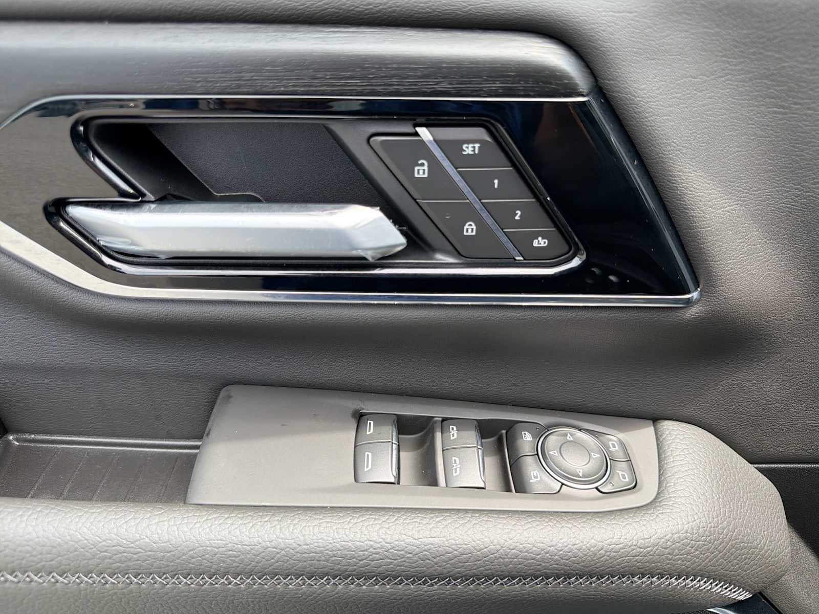 2026 GMC Yukon Denali - Photo 24