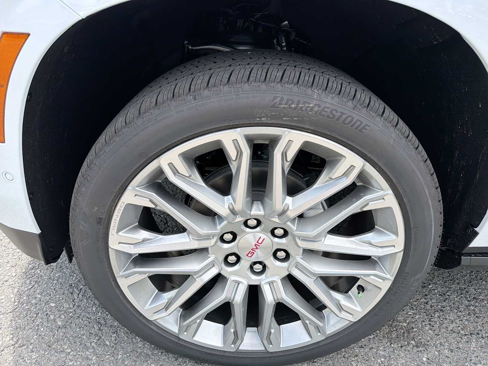 2026 GMC Yukon Denali - Photo 31