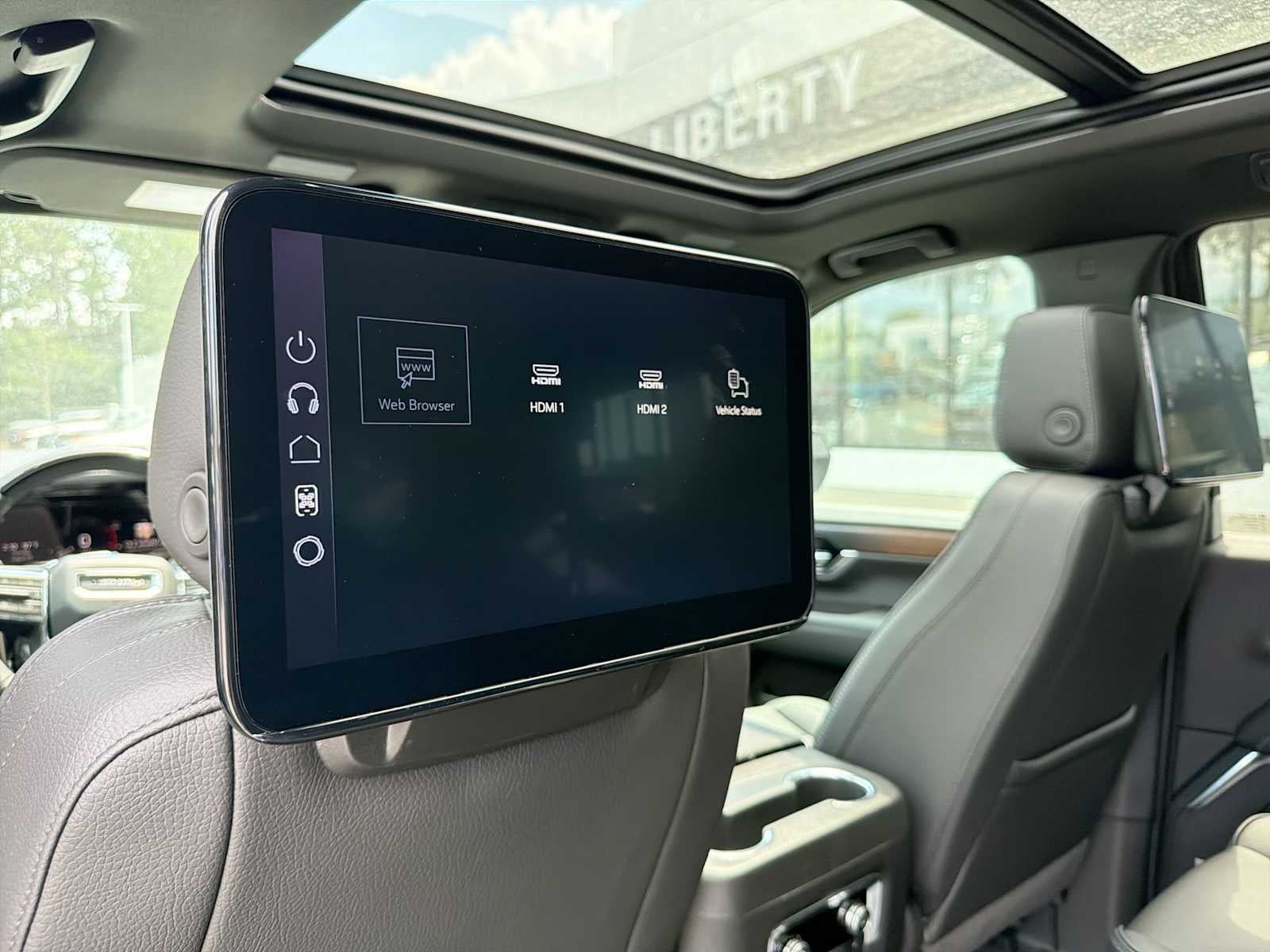 2026 GMC Yukon Denali - Photo 32