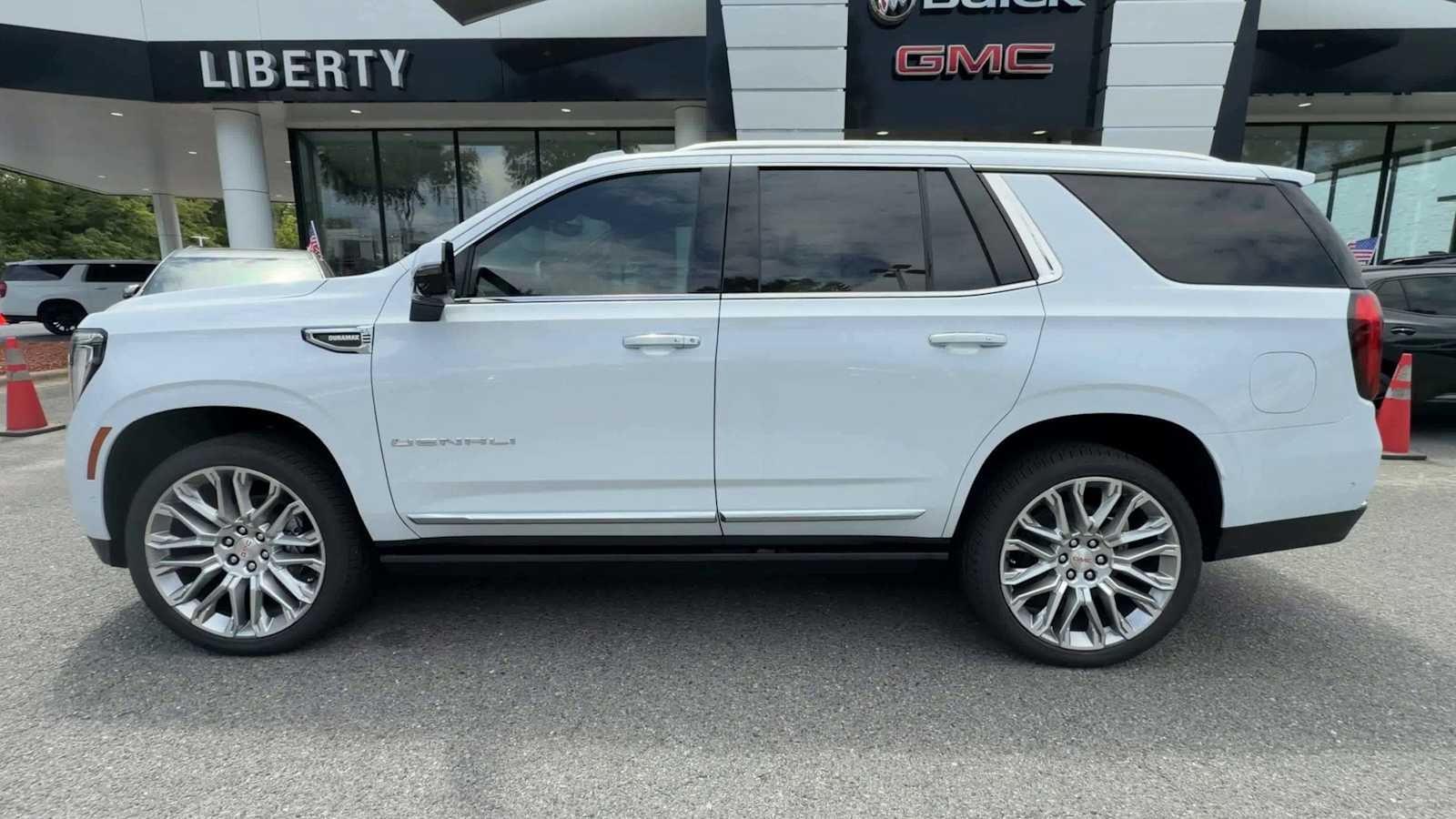 2026 GMC Yukon Denali - Photo 5