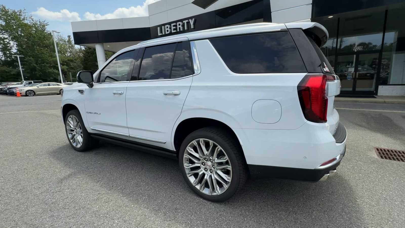 2026 GMC Yukon Denali - Photo 6