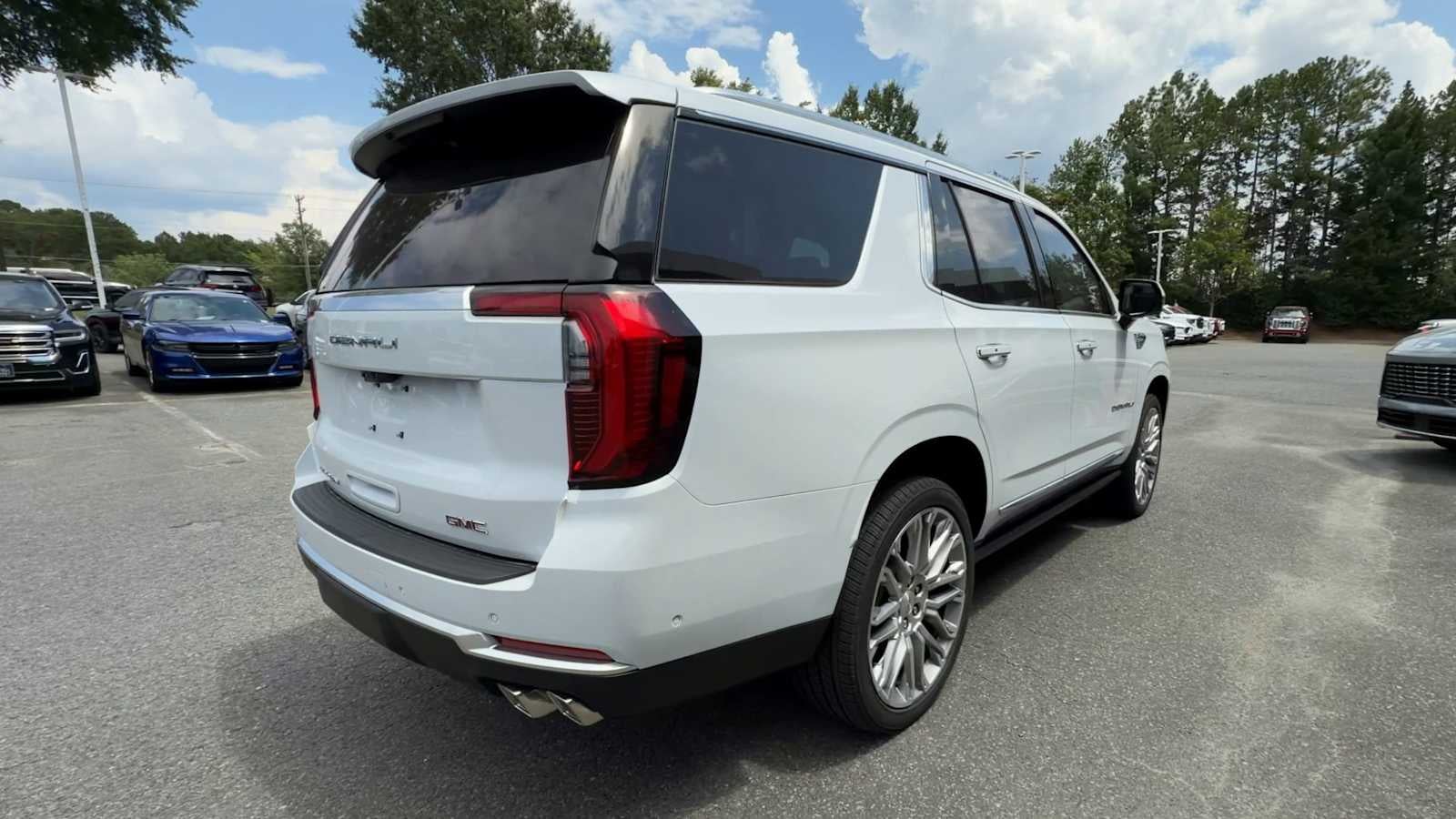 2026 GMC Yukon Denali - Photo 8
