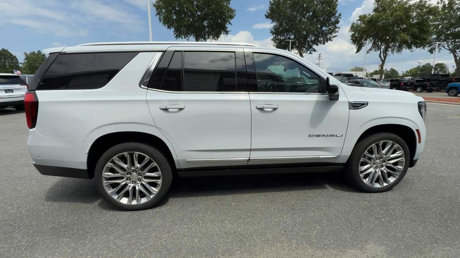 2026 GMC Yukon Denali - Photo 9