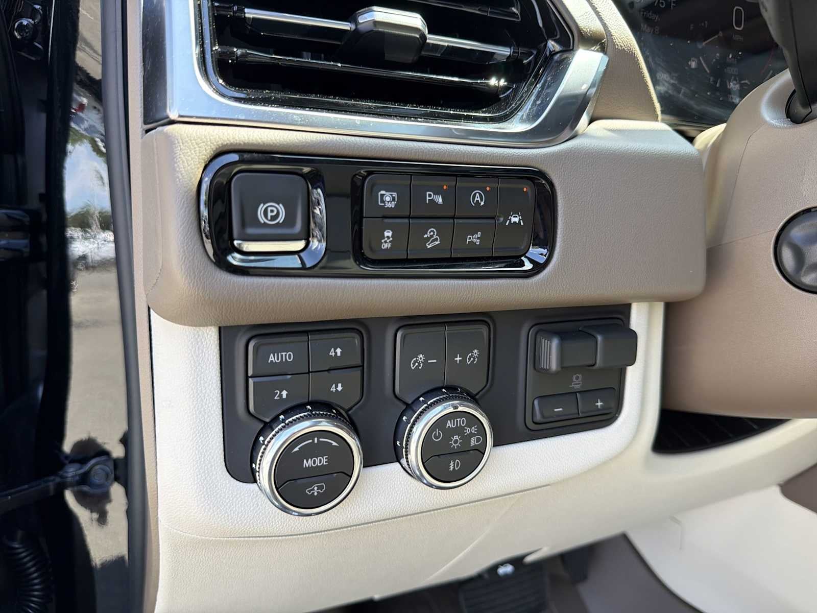 2026 GMC Yukon XL Denali - Photo 18