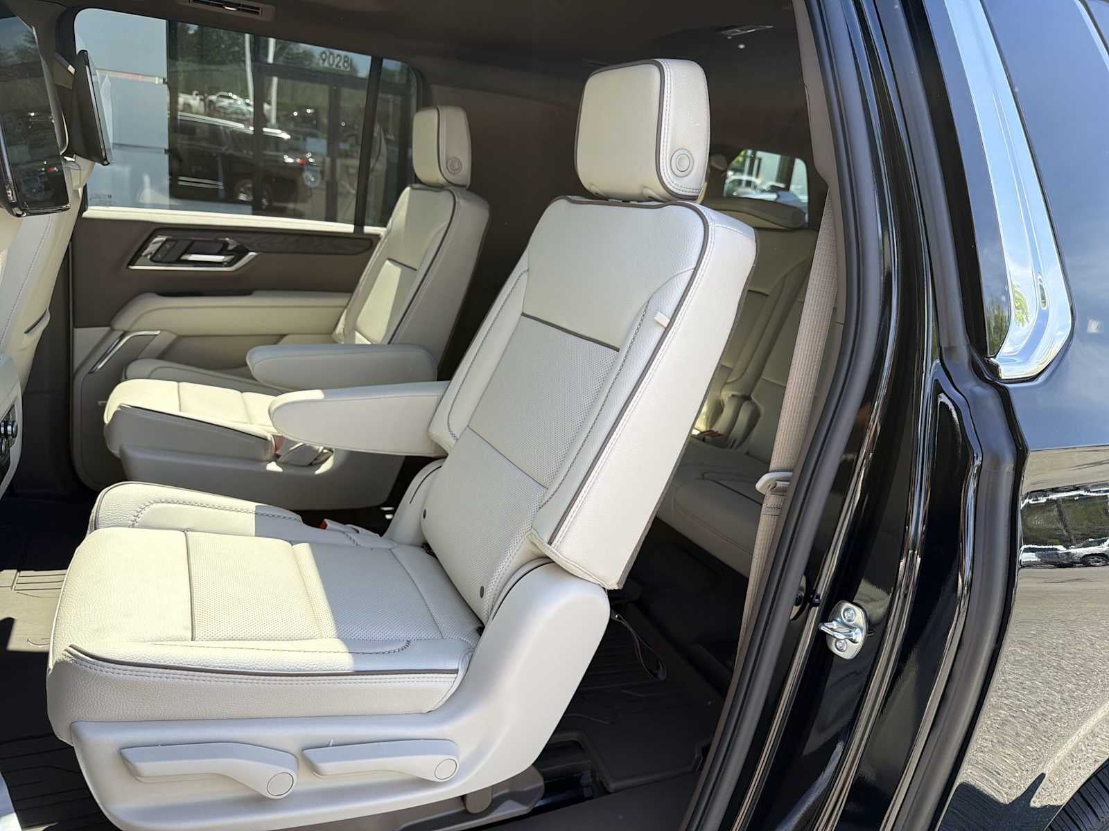 2026 GMC Yukon XL Denali - Photo 26