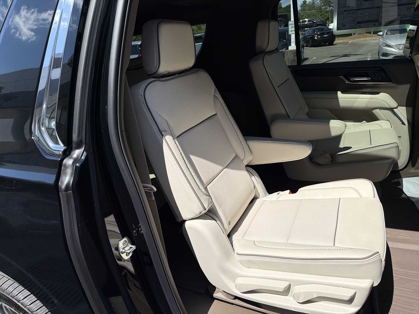 2026 GMC Yukon XL Denali - Photo 28