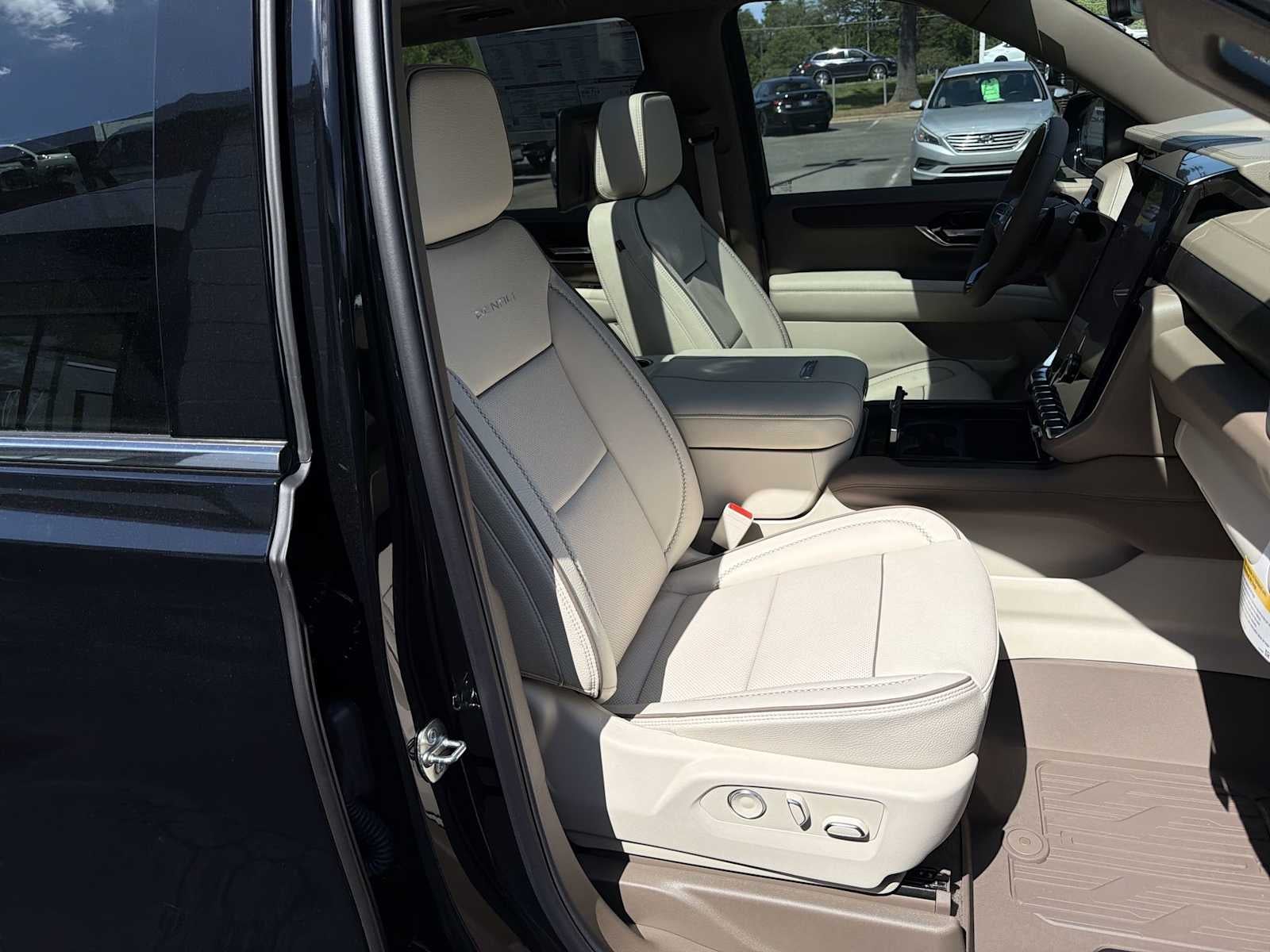 2026 GMC Yukon XL Denali - Photo 29