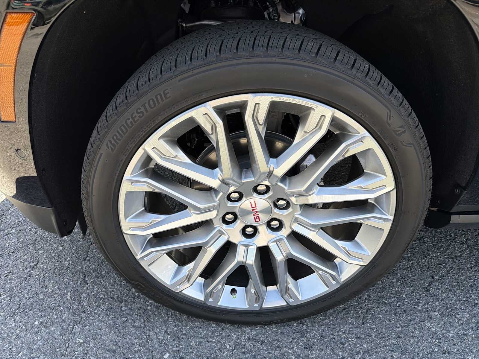 2026 GMC Yukon XL Denali - Photo 31