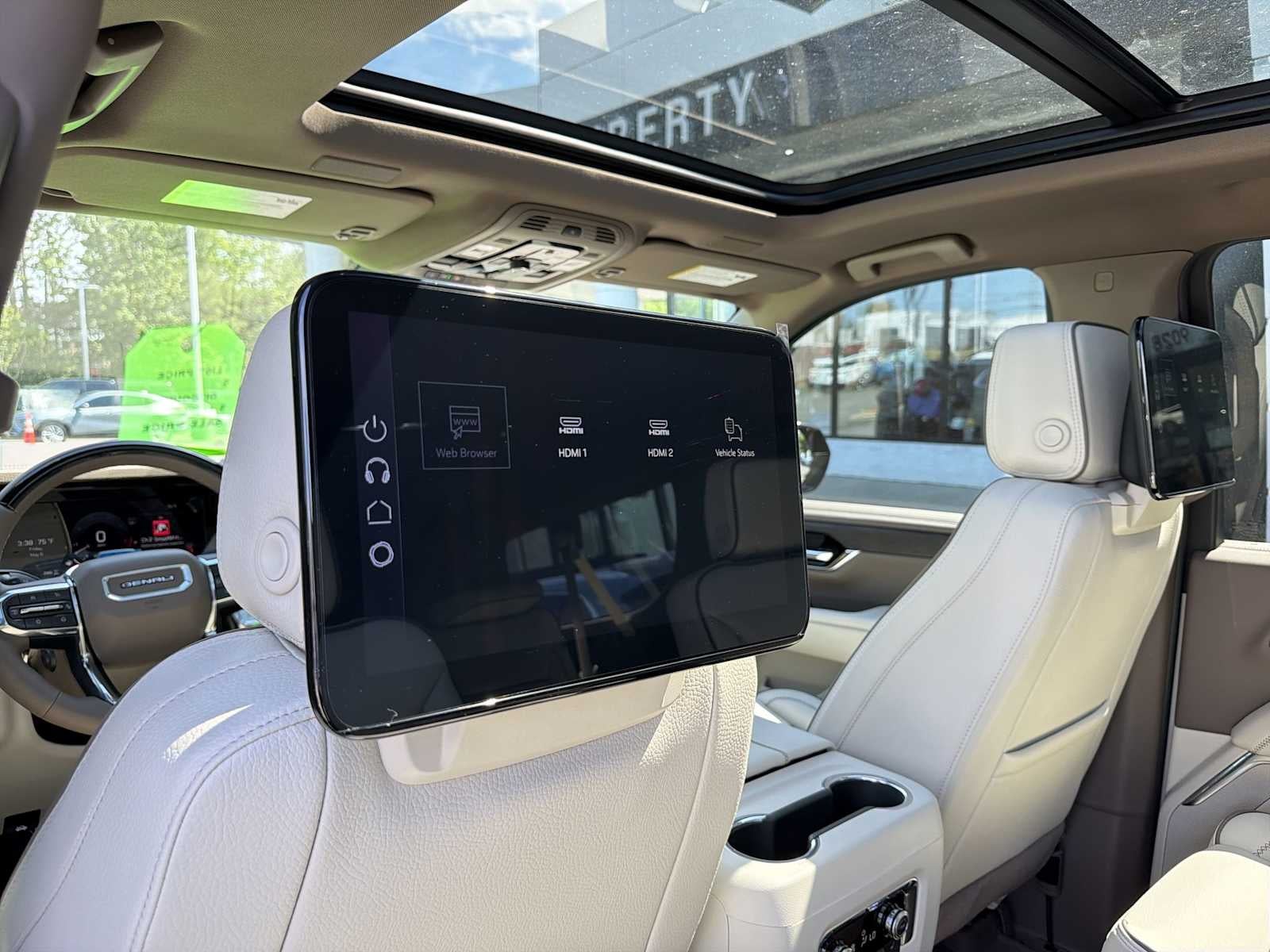 2026 GMC Yukon XL Denali - Photo 32