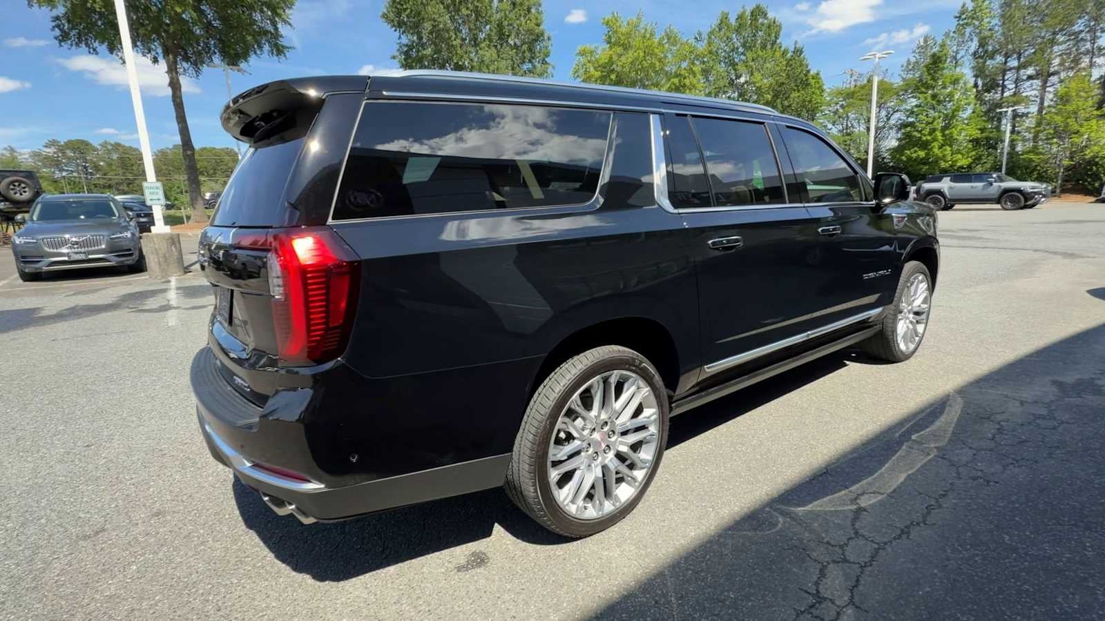 2026 GMC Yukon XL Denali - Photo 8