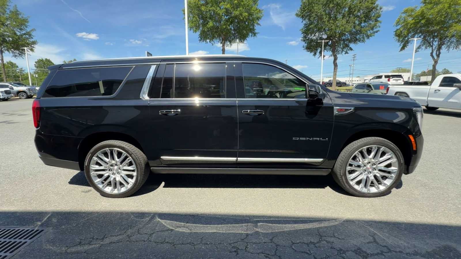 2026 GMC Yukon XL Denali - Photo 9