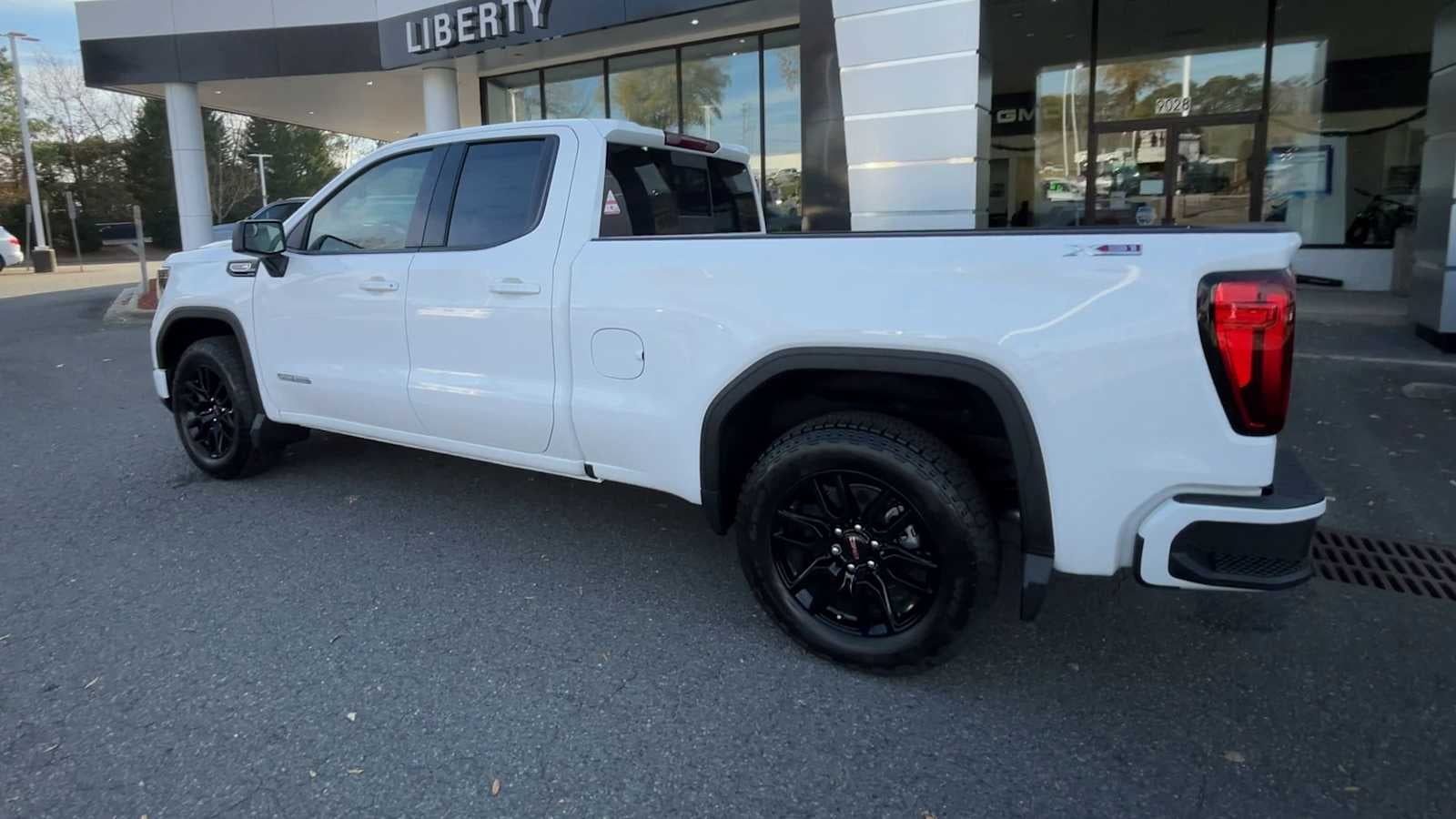 2025 GMC Sierra 1500 Elevation