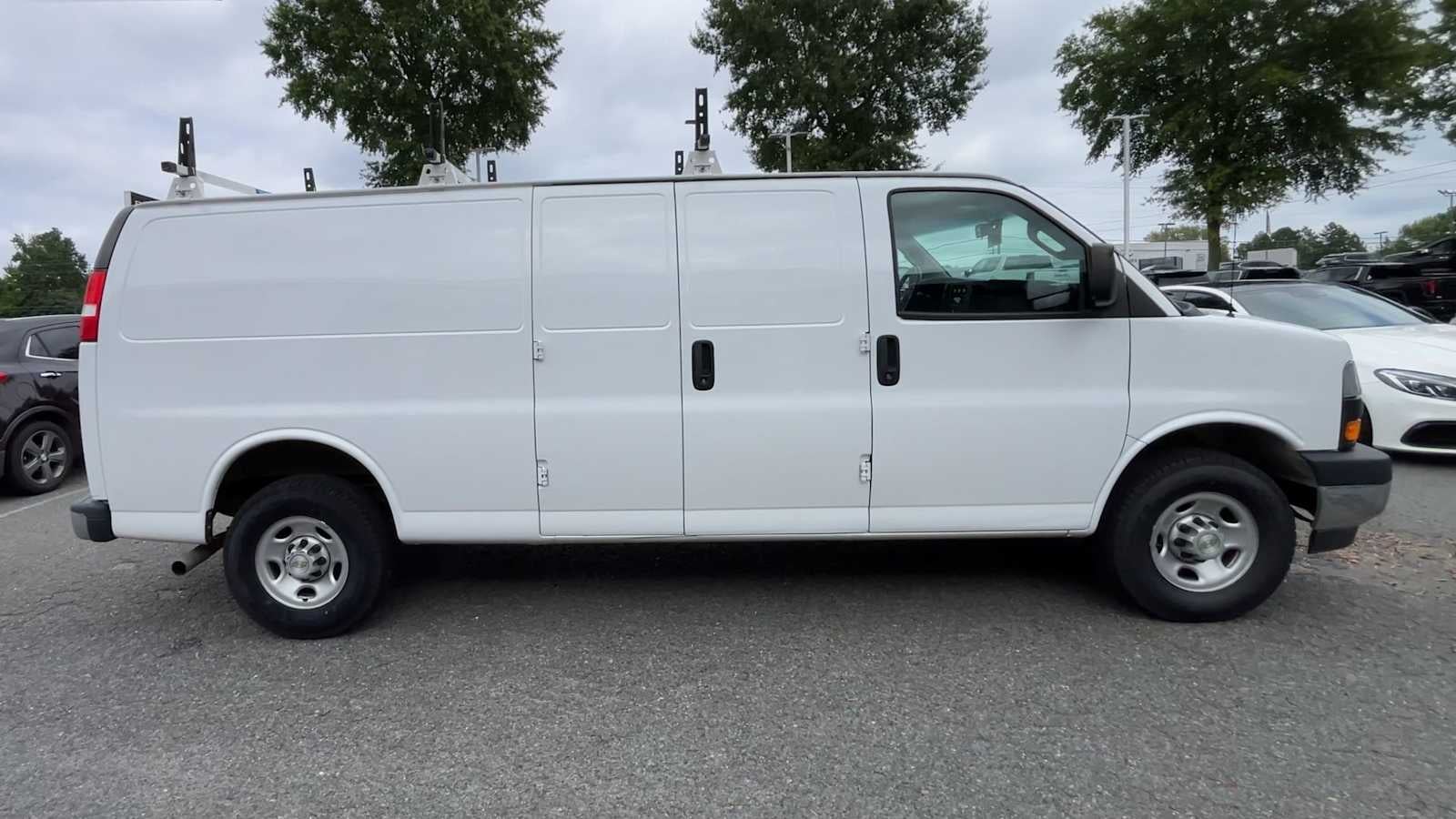 2022 Chevrolet Express RWD 3500 155"