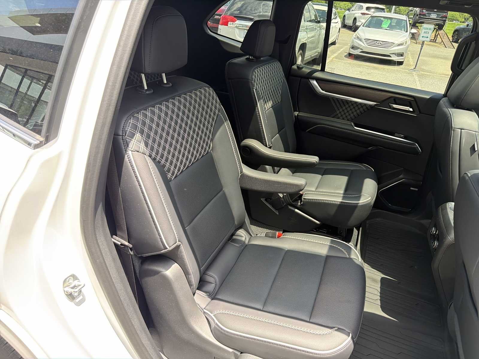 2024 GMC Acadia AWD Denali