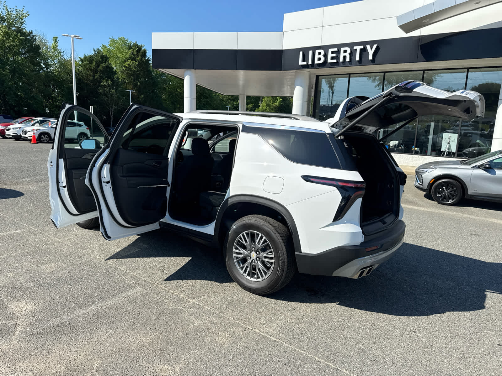 2025 Chevrolet Traverse FWD LT