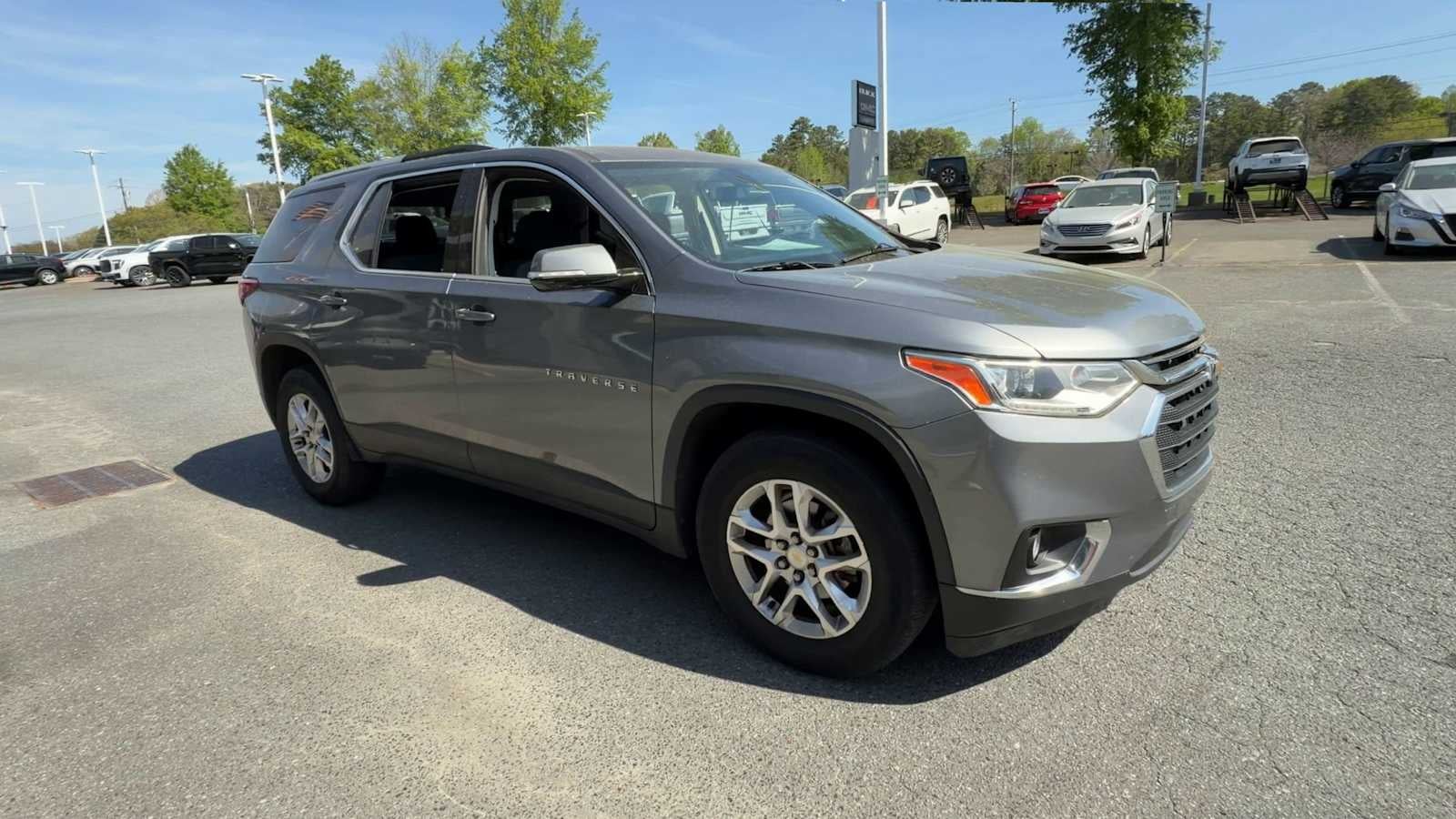 Used 2018 Chevrolet Traverse 1LT with VIN 1GNEVGKW3JJ226859 for sale in Matthews, NC