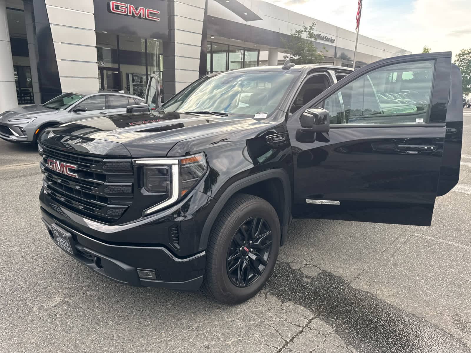 2025 GMC Sierra 1500 Elevation