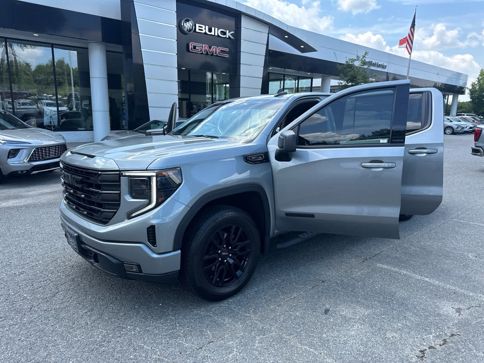 2025 GMC Sierra 1500 Elevation